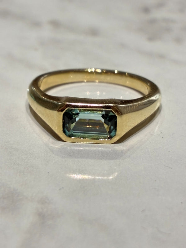 9ct Yellow Gold Green Tourmaline Signet Ring